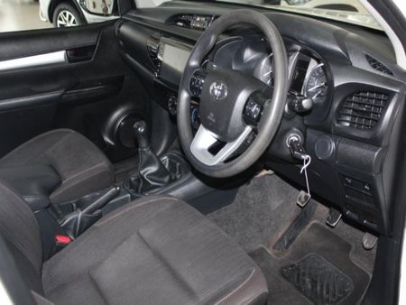 2024-Toyota-Hilux-24GD-6-4x4-Raider-X-Double-Cab_4