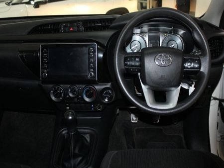 2024-Toyota-Hilux-24GD-6-4x4-Raider-X-Double-Cab_5