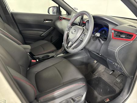 2023-Toyota-Corolla-Cross-18-GR-S_10