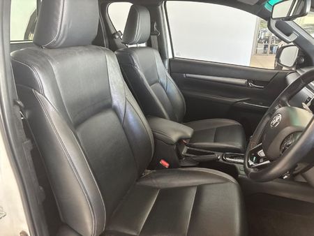 2024-Toyota-Hilux-28-GD-6-Raised-Body-Legend-Auto-Extended-Cab_10