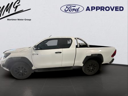 2024-Toyota-Hilux-28-GD-6-Raised-Body-Legend-Auto-Extended-Cab_3