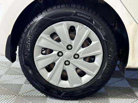 2018-Kia-Rio-12-5-dr_19