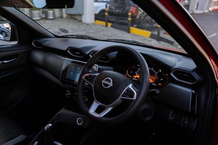 2025-Nissan-Magnite-10-Acenta-AMT_11