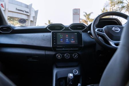 2025-Nissan-Magnite-10-Acenta-AMT_12