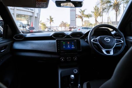 2025-Nissan-Magnite-10-Acenta-AMT_13