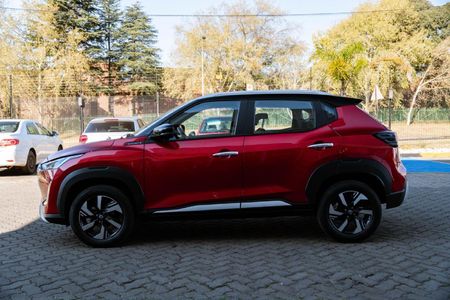 2025-Nissan-Magnite-10-Acenta-AMT_3