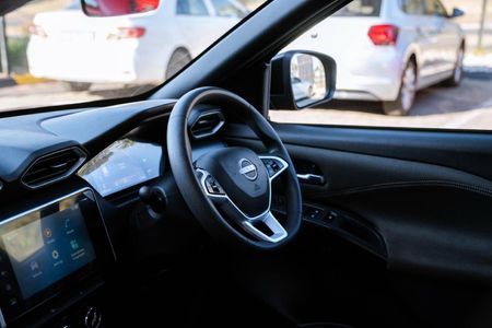 2025-Nissan-Magnite-10-Acenta-AMT_6