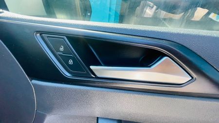 2023-Volkswagen-Polo-10-TSI-Life_6