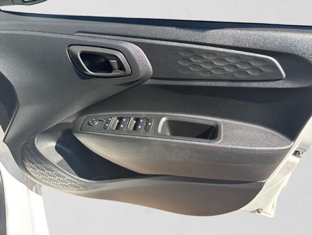 2025-Hyundai-Grand-i10-12-Motion-Auto_14