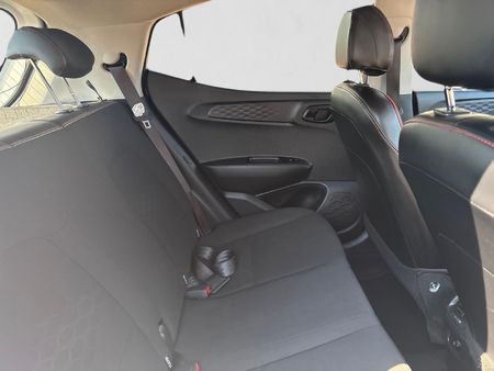 2025-Hyundai-Grand-i10-12-Motion-Auto_16