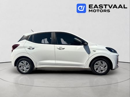 2025-Hyundai-Grand-i10-12-Motion-Auto_7