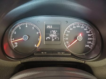 2023-Volkswagen-Polo-Vivo-14-Trendline-5-dr_13