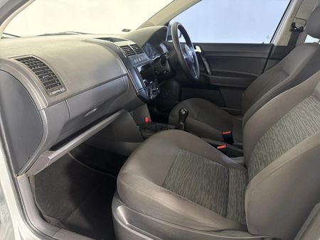 2018-Volkswagen-Polo-Vivo-GP-14-Trendline-5-dr_9