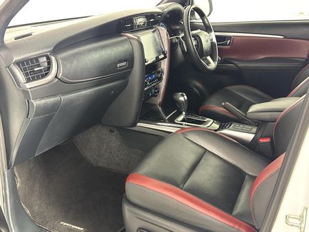 2025-Toyota-Fortuner-28-GD-6-4x4-Auto_9