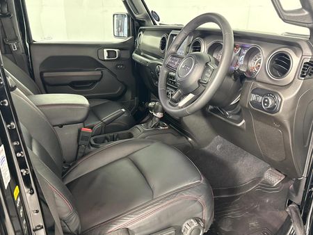 2024-Jeep-Wrangler_10