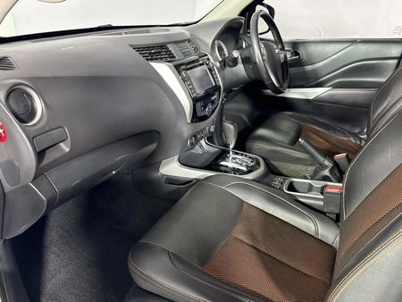 2020-Nissan-Navara-23D-Stealth-4x4-Auto-Double-Cab_9