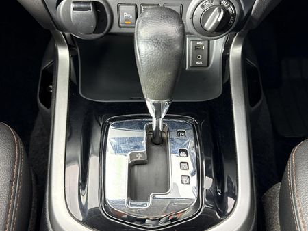 2020-Nissan-Navara-23D-Stealth-4x4-Auto-Double-Cab_11