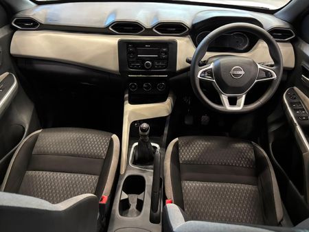 2024-Nissan-Magnite-10-Visia_9