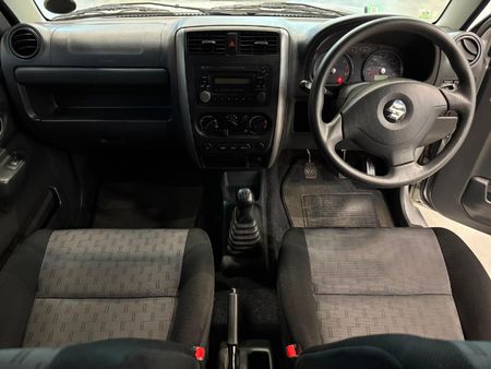2009-Suzuki-Jimny-13_9