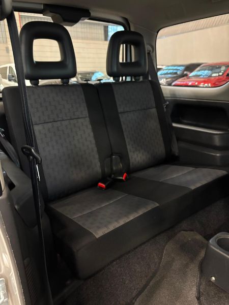 2009-Suzuki-Jimny-13_11