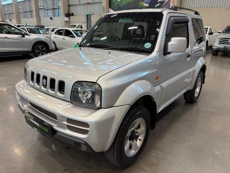 2009-Suzuki-Jimny-13_6