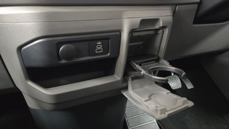 2025-Volkswagen-Kombi-20TDI-Life-Auto-125kw_9