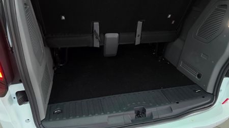 2025-Volkswagen-Kombi-20TDI-Life-Auto-125kw_14