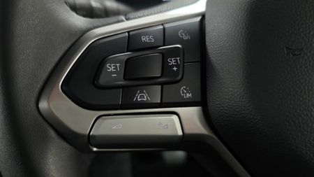 2025-Volkswagen-Kombi-20TDI-Life-Auto-125kw_7