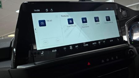 2025-Volkswagen-Kombi-20TDI-Life-Auto-125kw_8