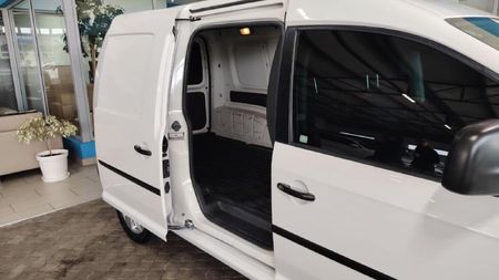 2021-Volkswagen-Caddy-Maxi-20-TDI-81kW-Panel-Van_11