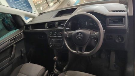 2021-Volkswagen-Caddy-Maxi-20-TDI-81kW-Panel-Van_17