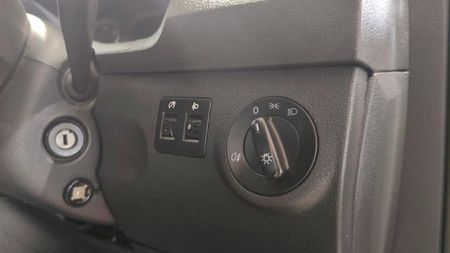 2021-Volkswagen-Caddy-Maxi-20-TDI-81kW-Panel-Van_23
