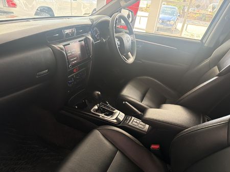 2023-Toyota-Fortuner-24-GD-6-Raised-Body-Auto_5