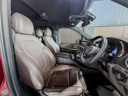 2023-Mercedes-Benz-V-Class-V-300d-Avantgarde-AMG-Line_8