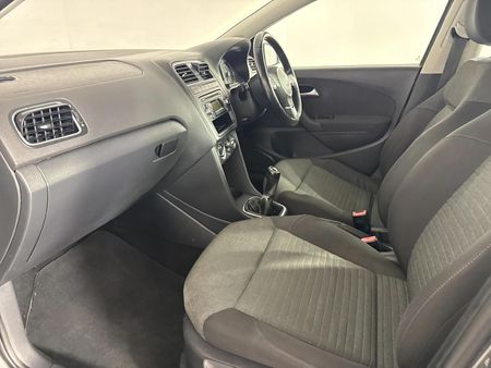 2011-Volkswagen-Polo-14-Comfortline-5-dr_9