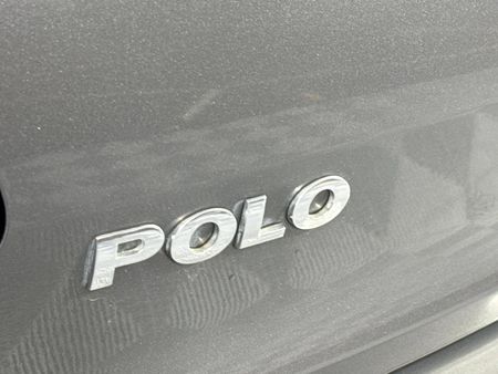 2011-Volkswagen-Polo-14-Comfortline-5-dr_12