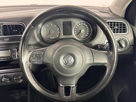 2011-Volkswagen-Polo-14-Comfortline-5-dr_13