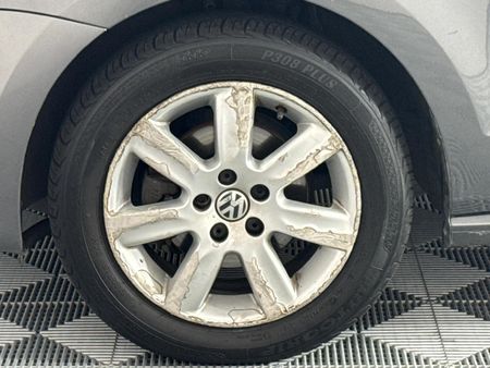 2011-Volkswagen-Polo-14-Comfortline-5-dr_16