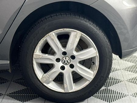 2011-Volkswagen-Polo-14-Comfortline-5-dr_18