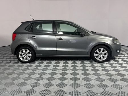 2011-Volkswagen-Polo-14-Comfortline-5-dr_3