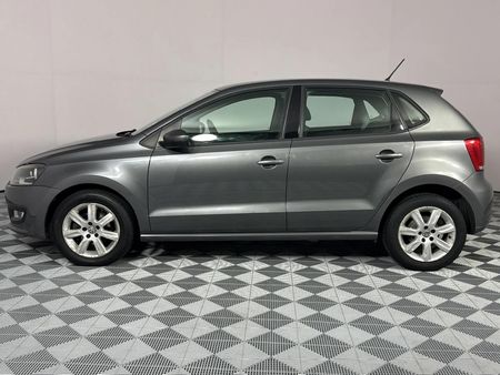 2011-Volkswagen-Polo-14-Comfortline-5-dr_5