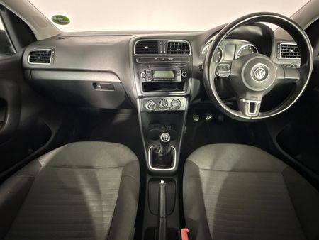 2011-Volkswagen-Polo-14-Comfortline-5-dr_6