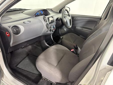2013-Toyota-Etios-15-Xi-5-dr_9