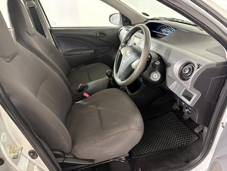 2013-Toyota-Etios-15-Xi-5-dr_10