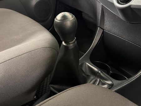 2013-Toyota-Etios-15-Xi-5-dr_11
