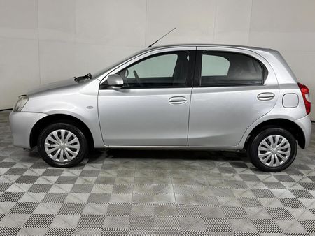 2013-Toyota-Etios-15-Xi-5-dr_5