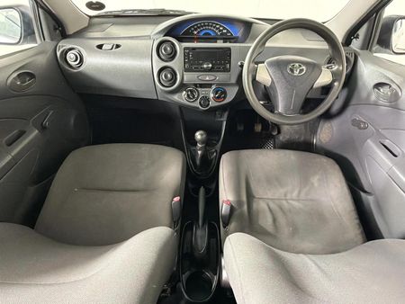 2013-Toyota-Etios-15-Xi-5-dr_6