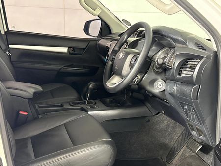 2025-Toyota-Hilux-24-GD-6-Raised-Body-Raider-Auto-Double-Cab_10