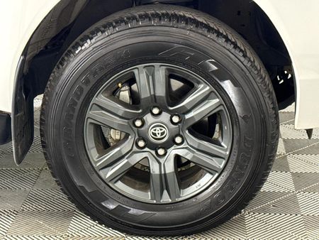 2025-Toyota-Hilux-24-GD-6-Raised-Body-Raider-Auto-Double-Cab_17