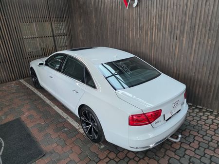 2013-Audi-A8-42-TDI-quattro-Auto_26